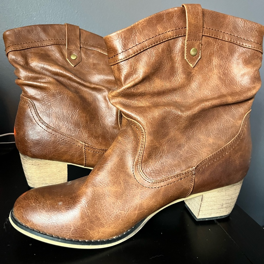 Denver Hayes Brown Western-Style Heeled Boots
